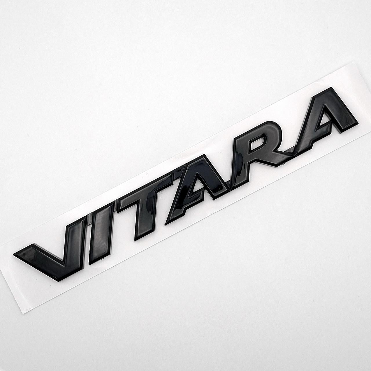 Эмблема надпись Vitara Suzuki ABS 16,7х2,1 см Черный глянцевый (7783154P00)