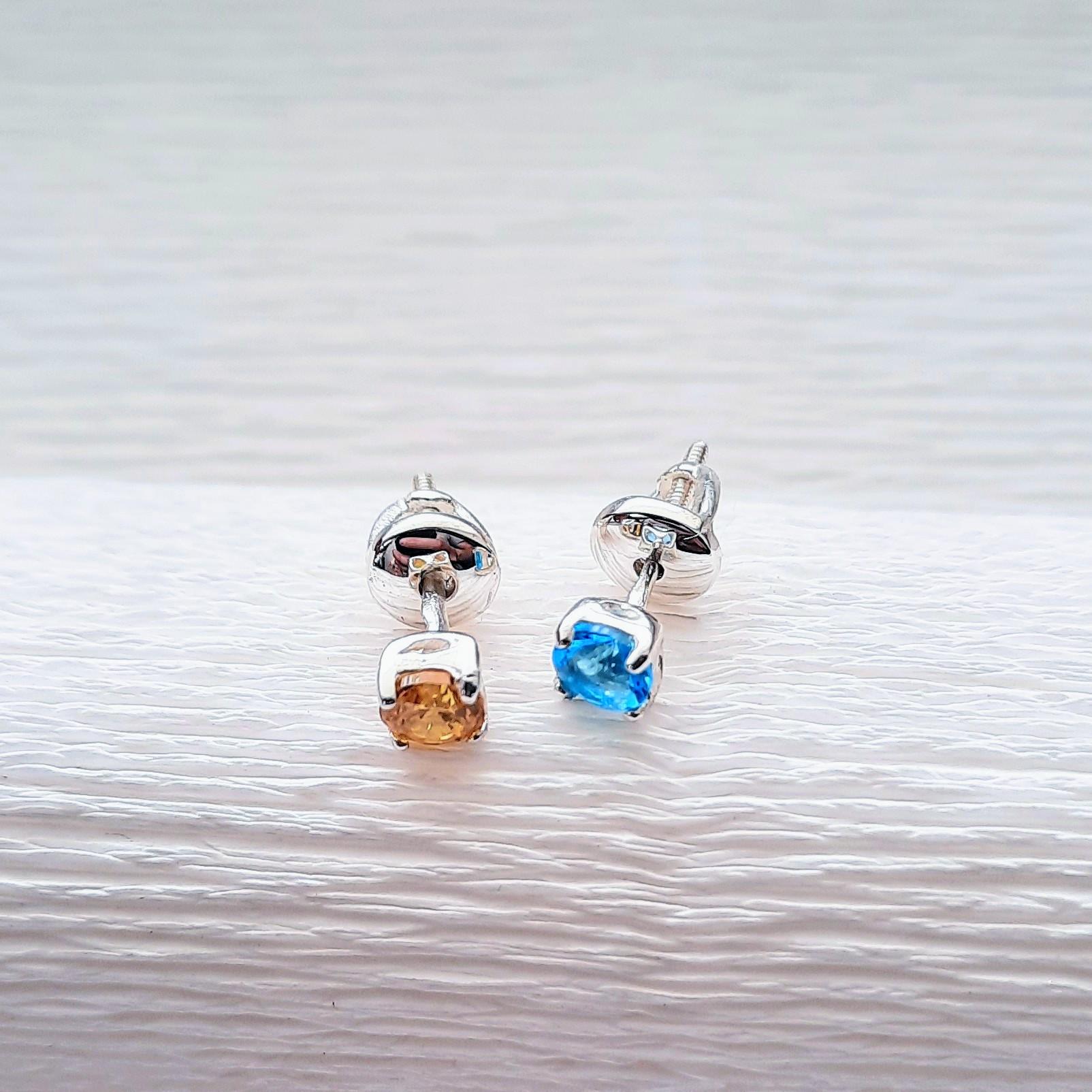 Серебряные серьги пусеты с фианитом Blue/Yellow