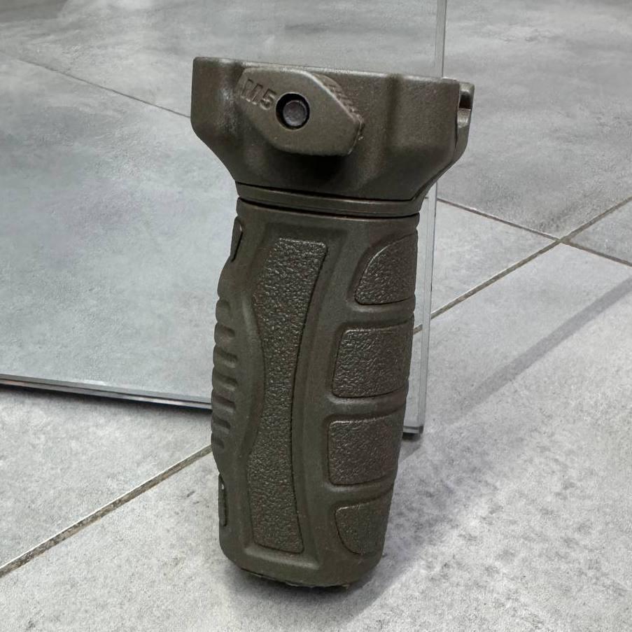 Рукоятка переноски огня DLG Tactical DLG-162 на Пикатинни прорезиненная Олива (246337) - фото 3 Рукоятка переноски огня DLG Tactical DLG-162 на Пикатинни прорезиненная Олива (246337) - фото 3