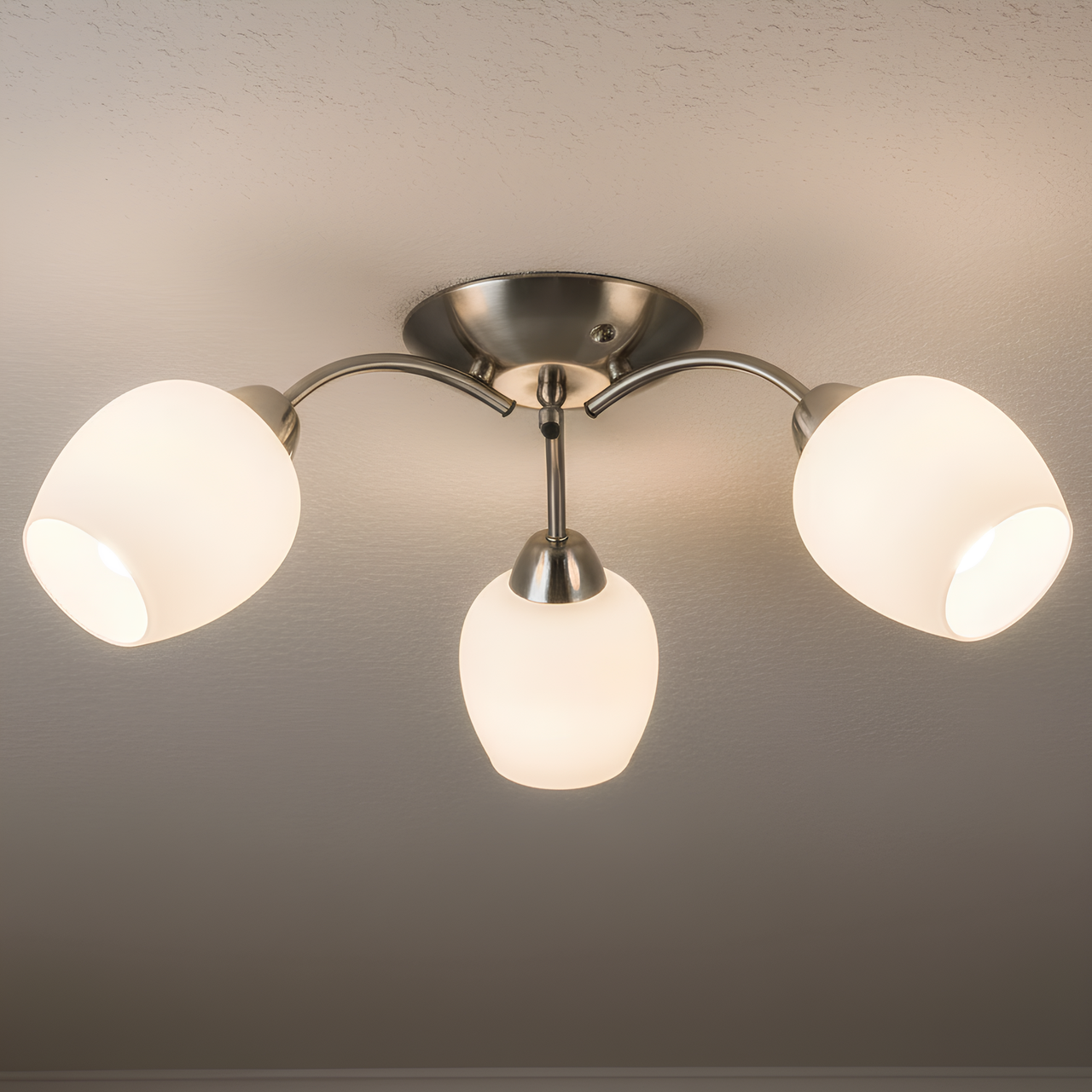 Люстра Valeso на три плафона круглой формы под лампы Е27 Никель (N6629/3)