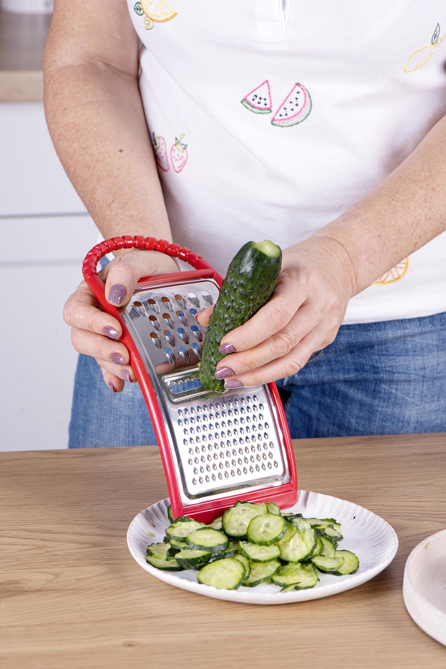 Терка с ручкой 3в1 пластик/нержавеющая сталь Красный (1847153123) - фото 2 Терка с ручкой 3в1 пластик/нержавеющая сталь Красный (1847153123) - фото 2