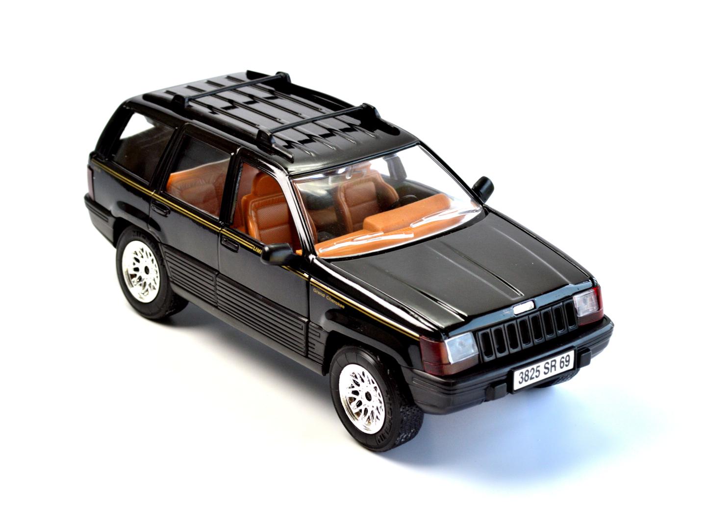 Коллекционная модель автомобиля Majorette Jeep Grand Cherokee Laredo металл 1995 г. 1:18 Черный (41)