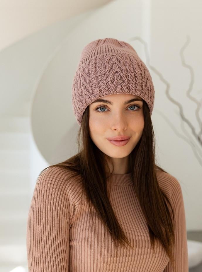 Шапка женская вязаная Джулия из шерсти с отворотом Приглушенно-розовый (2760199133)