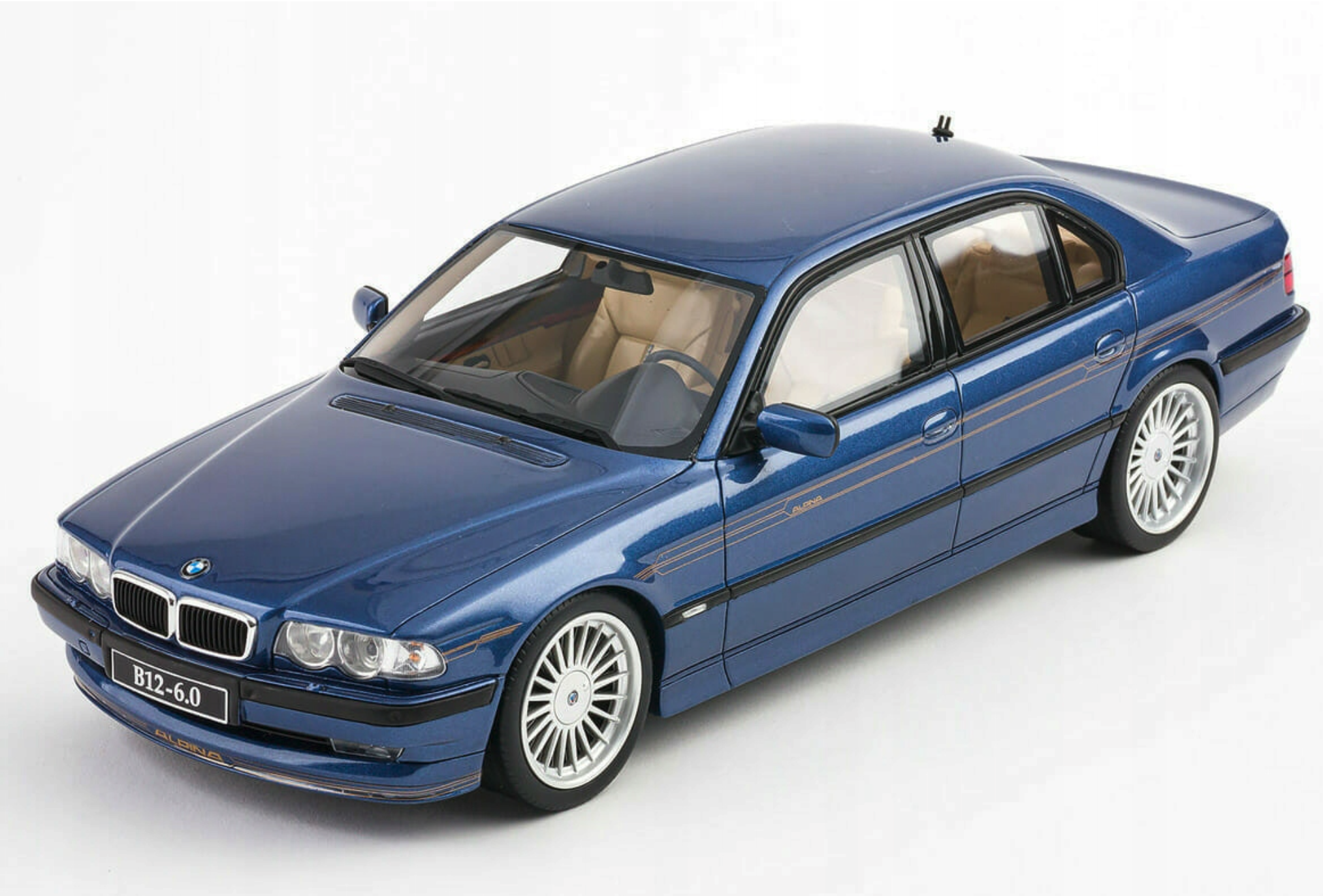 Модель автомобиля OttoMobile 1:18 BMW Alpina B12 E38 Alpina Blue (OT359B)