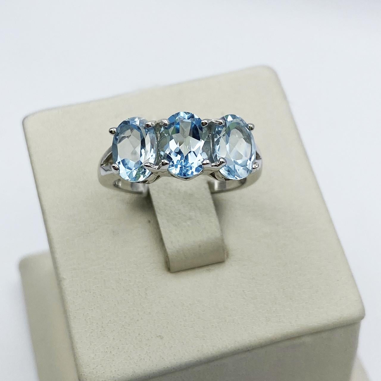 Кольцо серебряное с голубым топазом р. 18 4,31 г (1941307892)