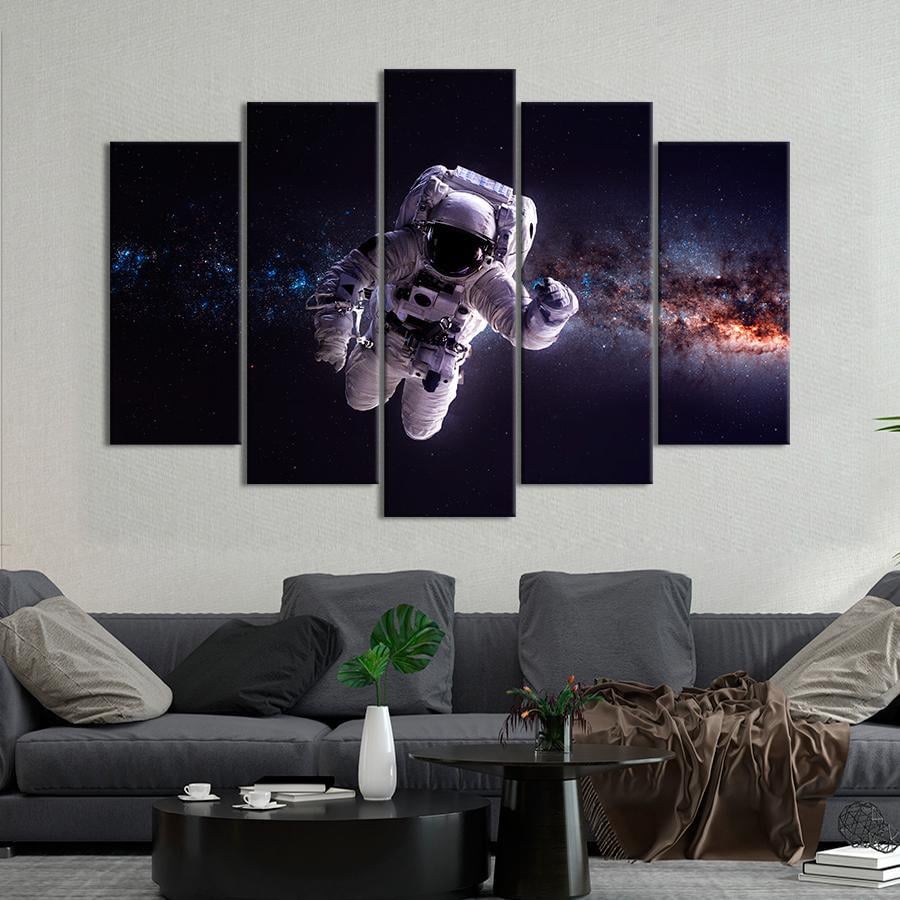 Картина на холсте Космонавт в белом на фоне туманности в космосе 137x85 см (V193-5_L) Картина на холсте Космонавт в белом на фоне туманности в космосе 137x85 см (V193-5_L)