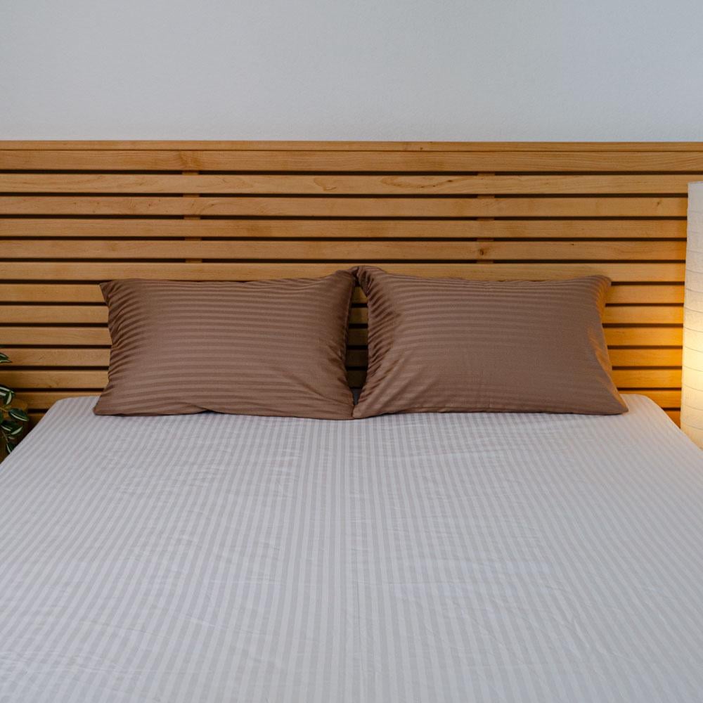 Наволочка на подушку YouStar страйп сатин 125 г/м2 70х70 см 1 шт. Золотисто-бежевий (nav-sst-70x70-frappe) - фото 4 Наволочка на подушку YouStar страйп сатин 125 г/м2 70х70 см 1 шт. Золотисто-бежевий (nav-sst-70x70-frappe) - фото 4