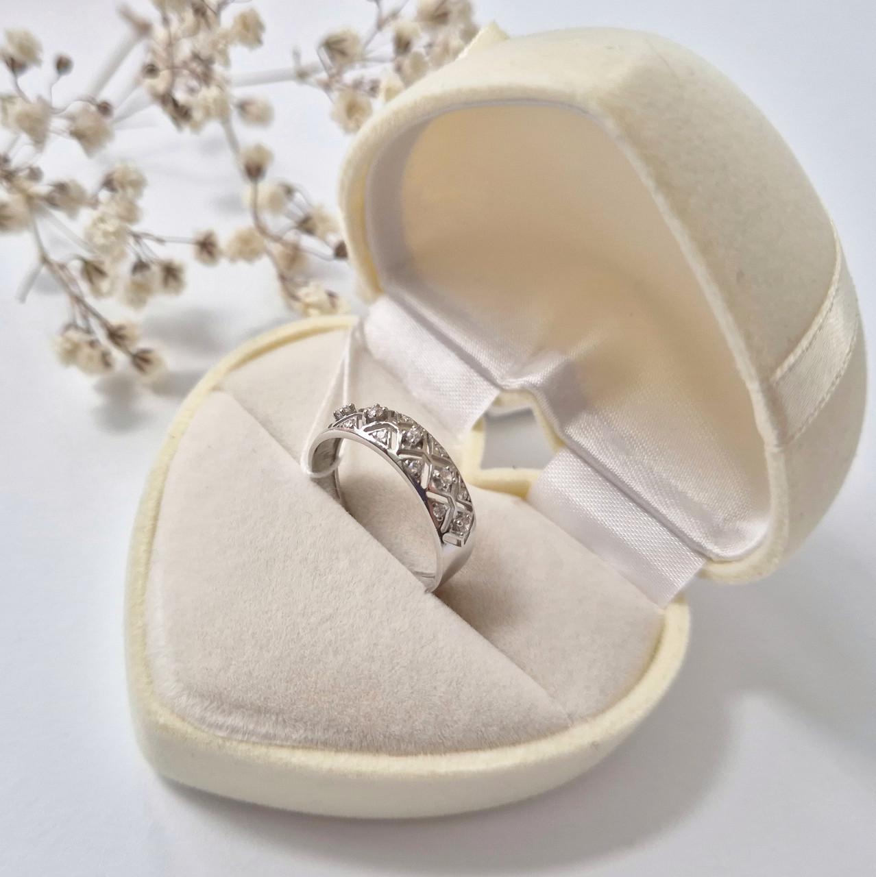 Кольцо с белыми камнями р. 18,5 925 пробы 1,60 г (1592к)