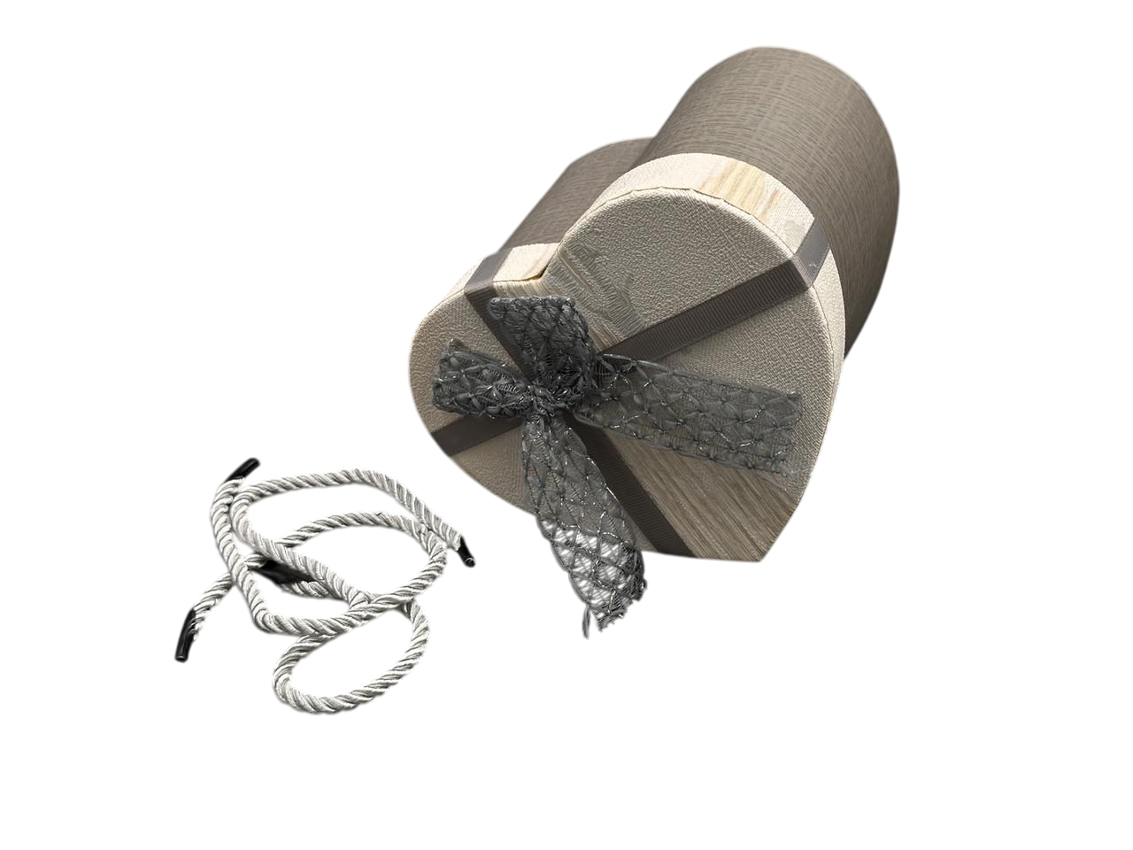 Коробка подарочная с ручками и бантиком в форме сердца картонная 15х12х12 см Серый (KR-008-16)