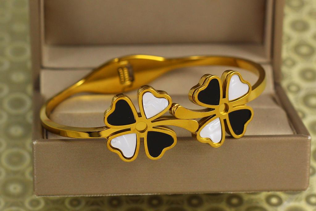 Браслет бенгл Xuping Jewelry жесткий Lucky Charm 60 мм на руку от 17 до 19 см Лимонный