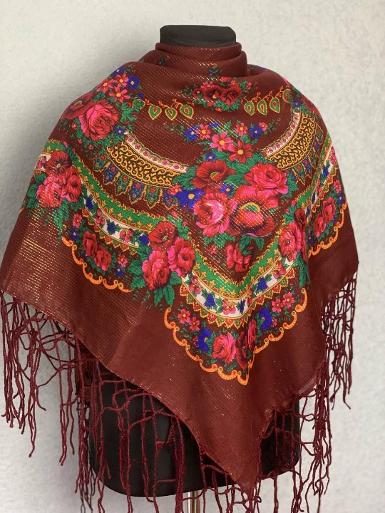 Платок Цветы и золотыми нитями 110х110 см Бордовый (29434526)