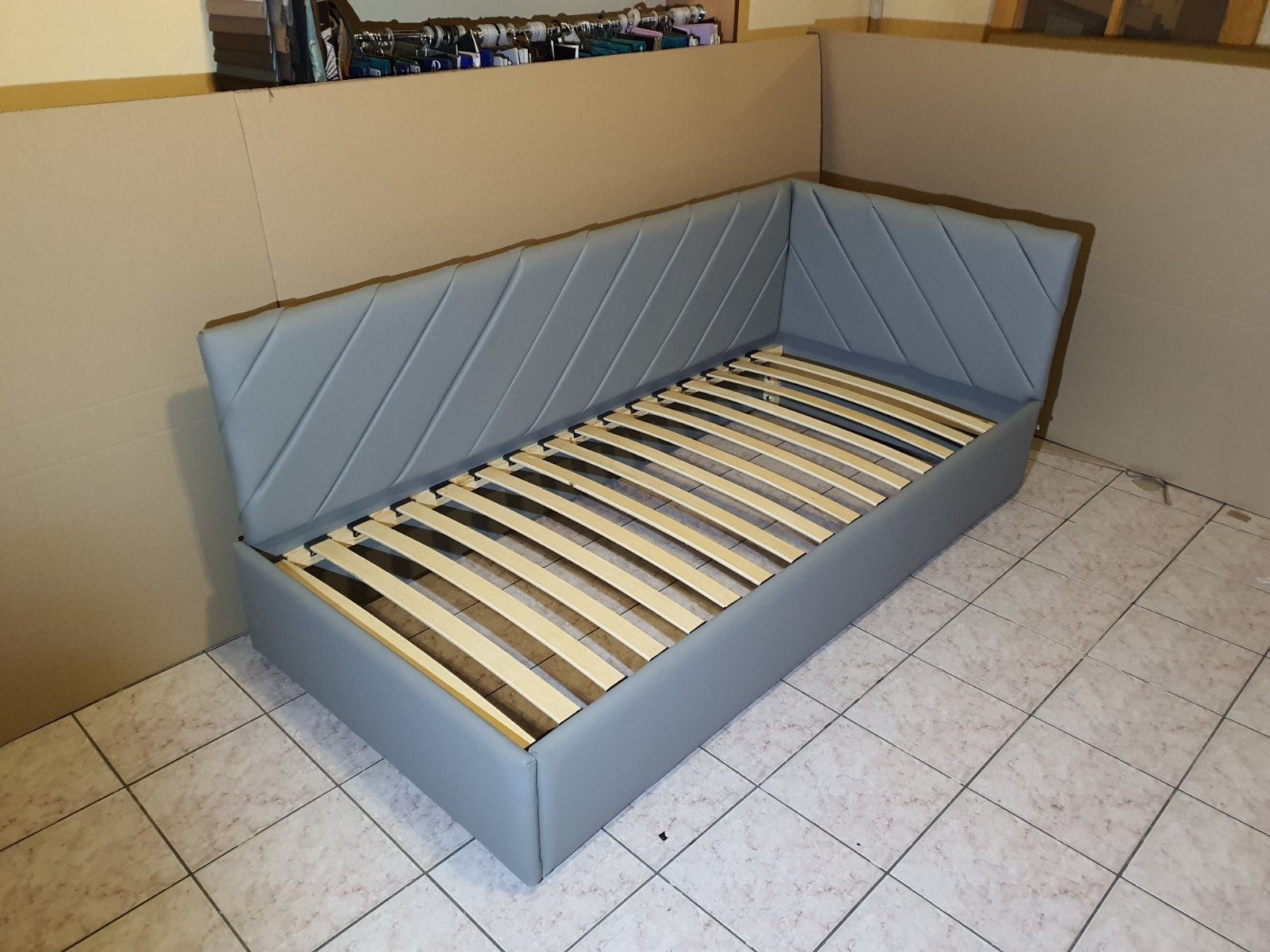 Ліжко-диван BNB SheridanDesign з підйомним механізмом каркас дерево 80x200 см Сірий (r2_sent_382) - фото 4 Ліжко-диван BNB SheridanDesign з підйомним механізмом каркас дерево 80x200 см Сірий (r2_sent_382) - фото 4