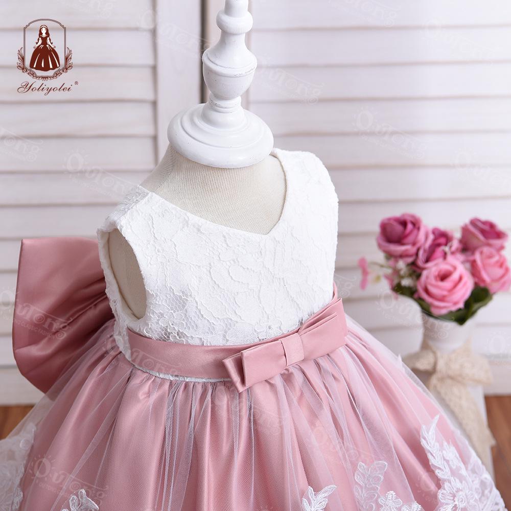 Сукня дитяча святкова Katy Kids Кетта з мереживом та великим бантом та пов'язка 90 см Біло-ліловий (11013220400) - фото 3 Сукня дитяча святкова Katy Kids Кетта з мереживом та великим бантом та пов'язка 90 см Біло-ліловий (11013220400) - фото 3