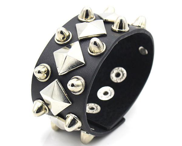 Браслет кожаный женский с шипами Европейский стиль 00162