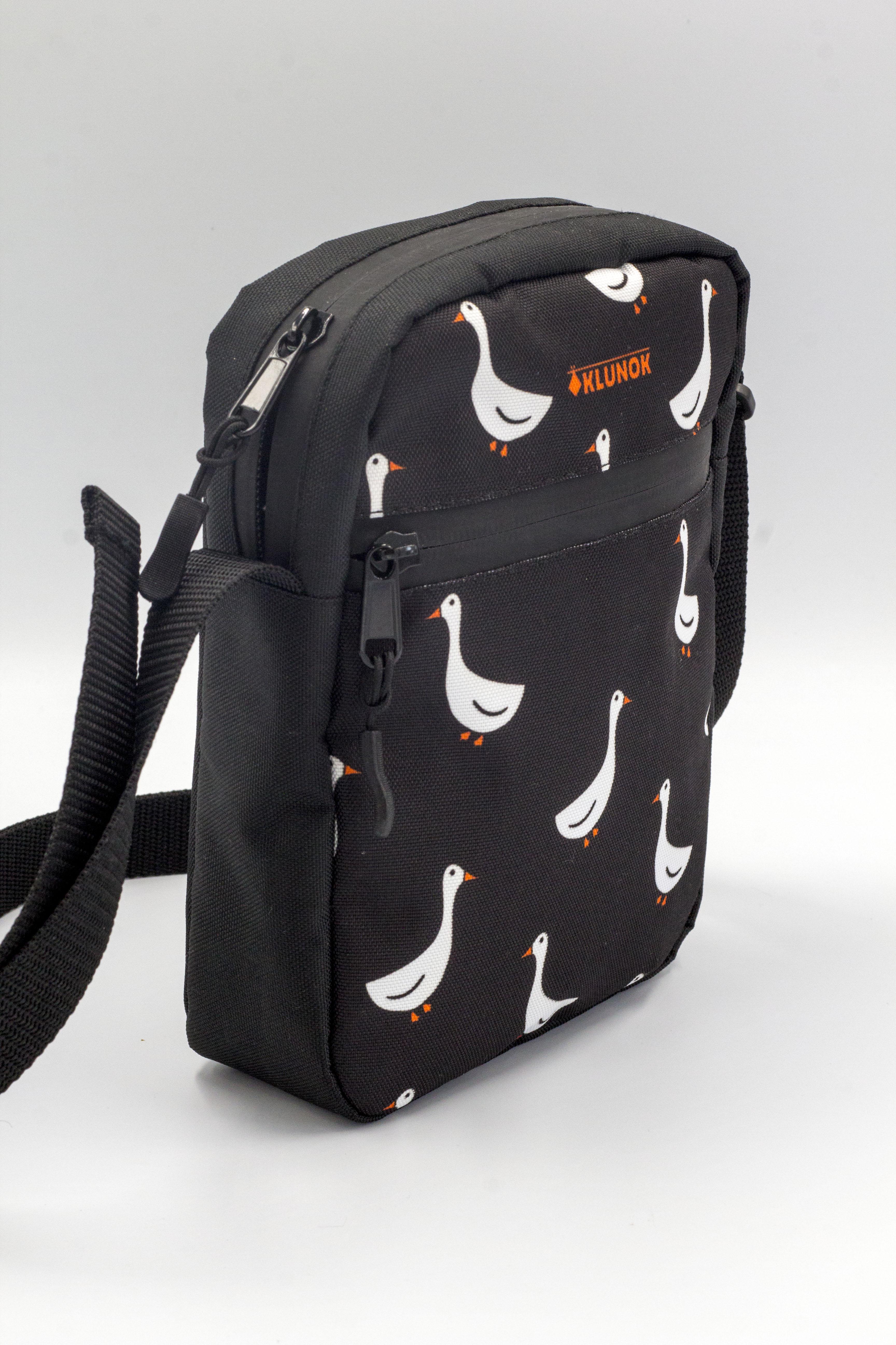 Сумка месенджер через плече Гуси 16х21х6 см Чорний (К-19) - фото 2 Сумка месенджер через плече Гуси 16х21х6 см Чорний (К-19) - фото 2