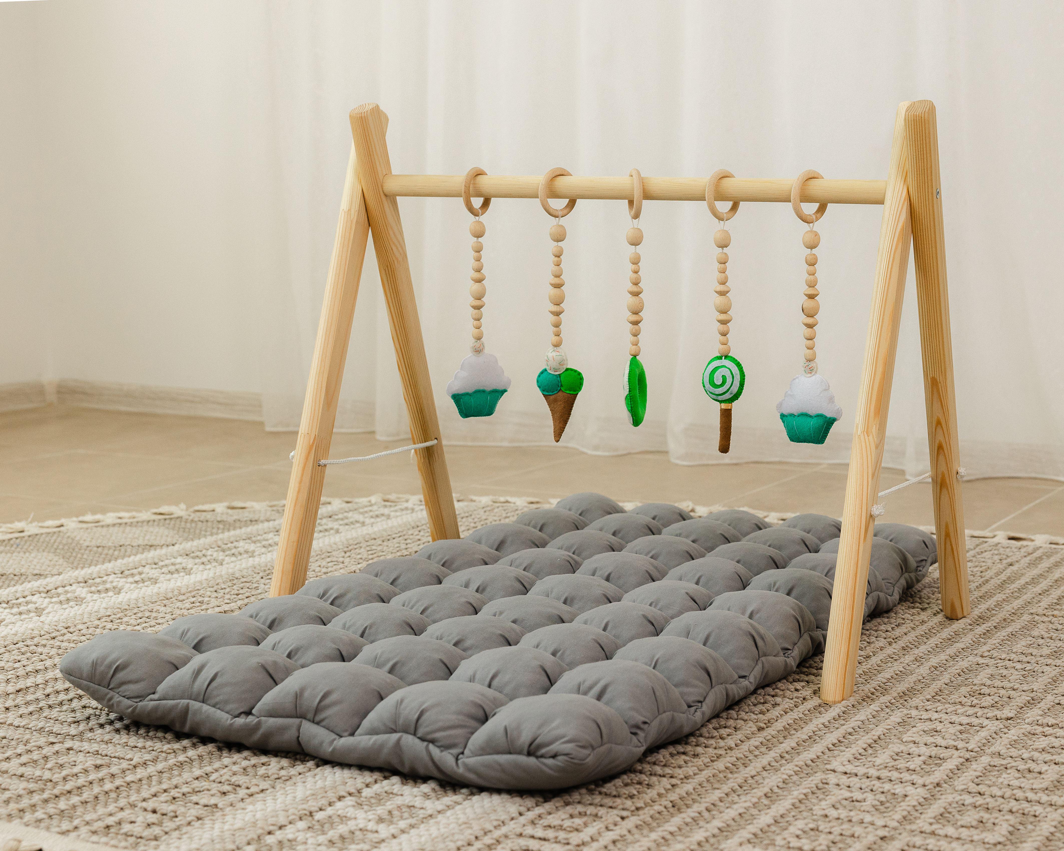Мобиль напольный деревянный Лакомка с матрасиком Серый (0002289)