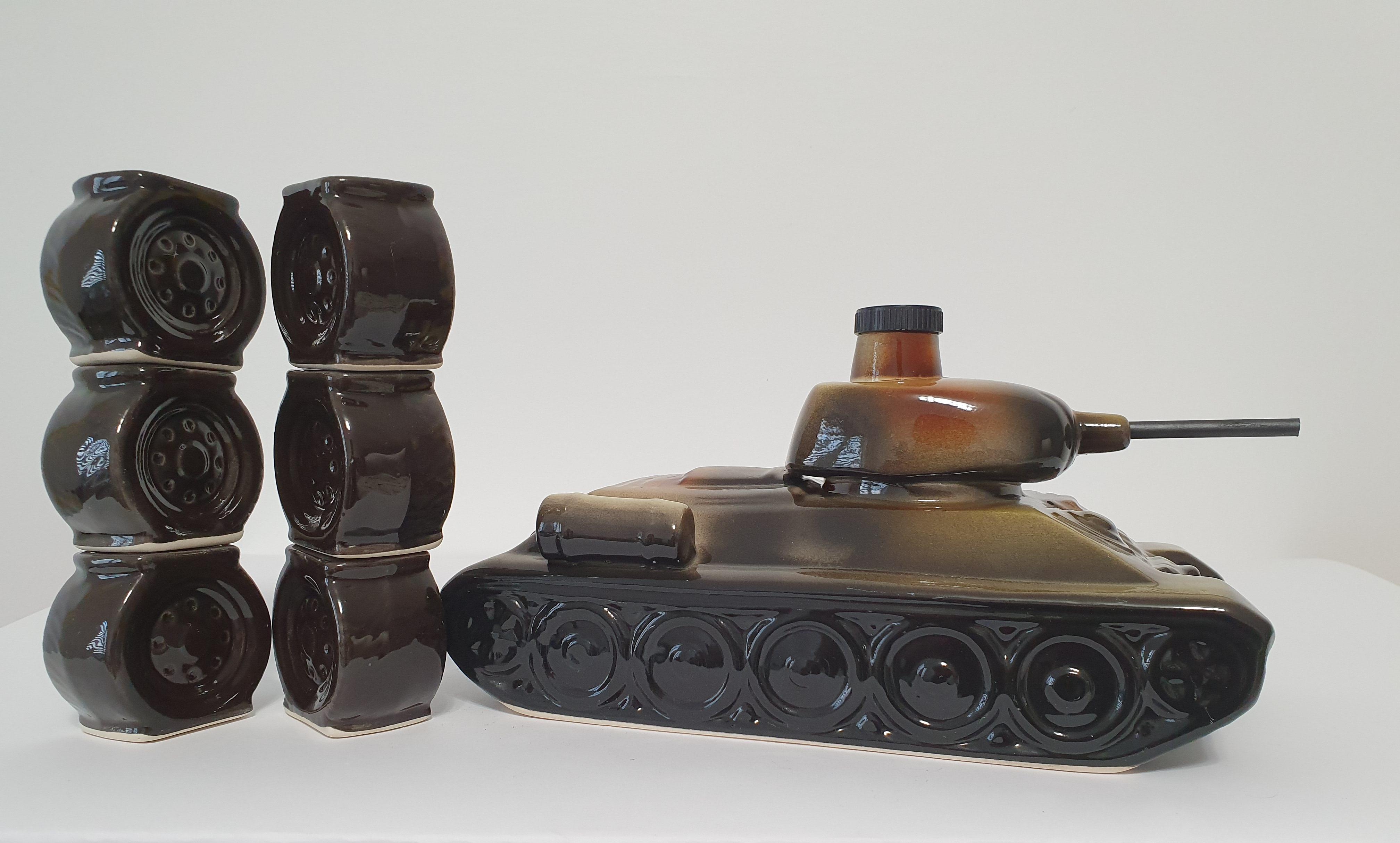 Подарочный набор для алкоголя штоф с рюмками Танк керамика (3246)