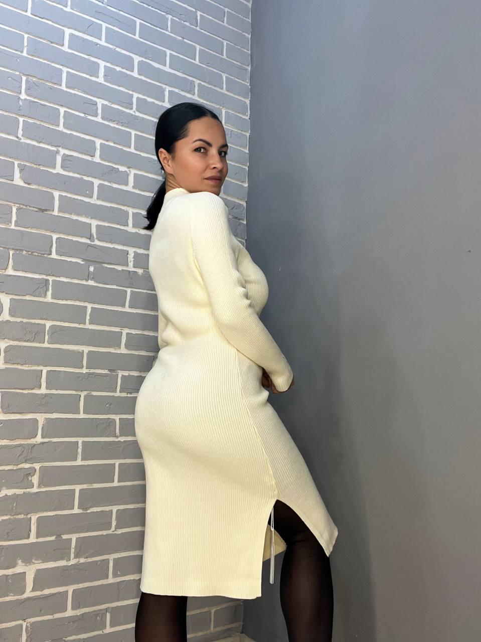 Платье женское ACCORDDREAM 2287 теплая вязка свитер рубчик воротник стойка разрезы миди р. 44-48 Молочный (3090) - фото 6 Платье женское ACCORDDREAM 2287 теплая вязка свитер рубчик воротник стойка разрезы миди р. 44-48 Молочный (3090) - фото 6