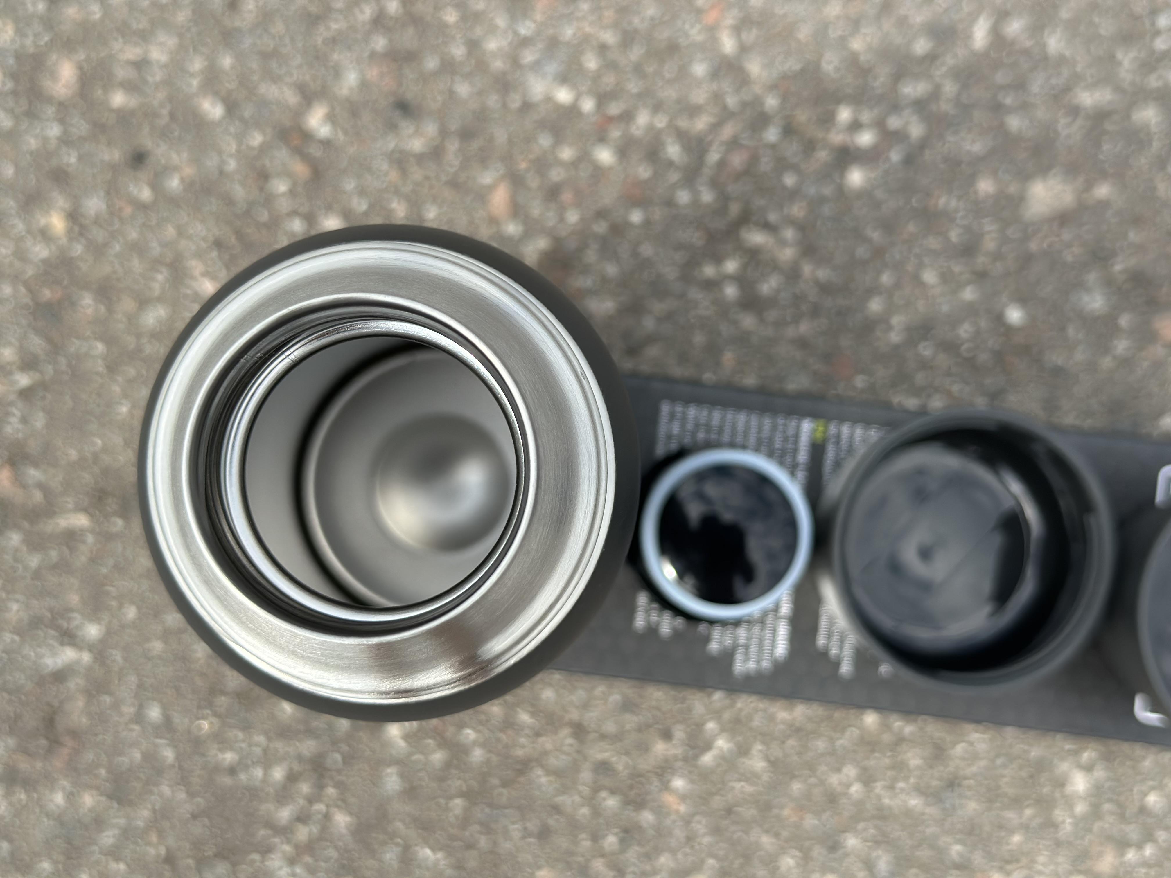 Термос для напитков Tramp expeditio с нержавейки держит 24 ч. 0,75 л (UTRC-031-grey) - фото 6 Термос для напитков Tramp expeditio с нержавейки держит 24 ч. 0,75 л (UTRC-031-grey) - фото 6