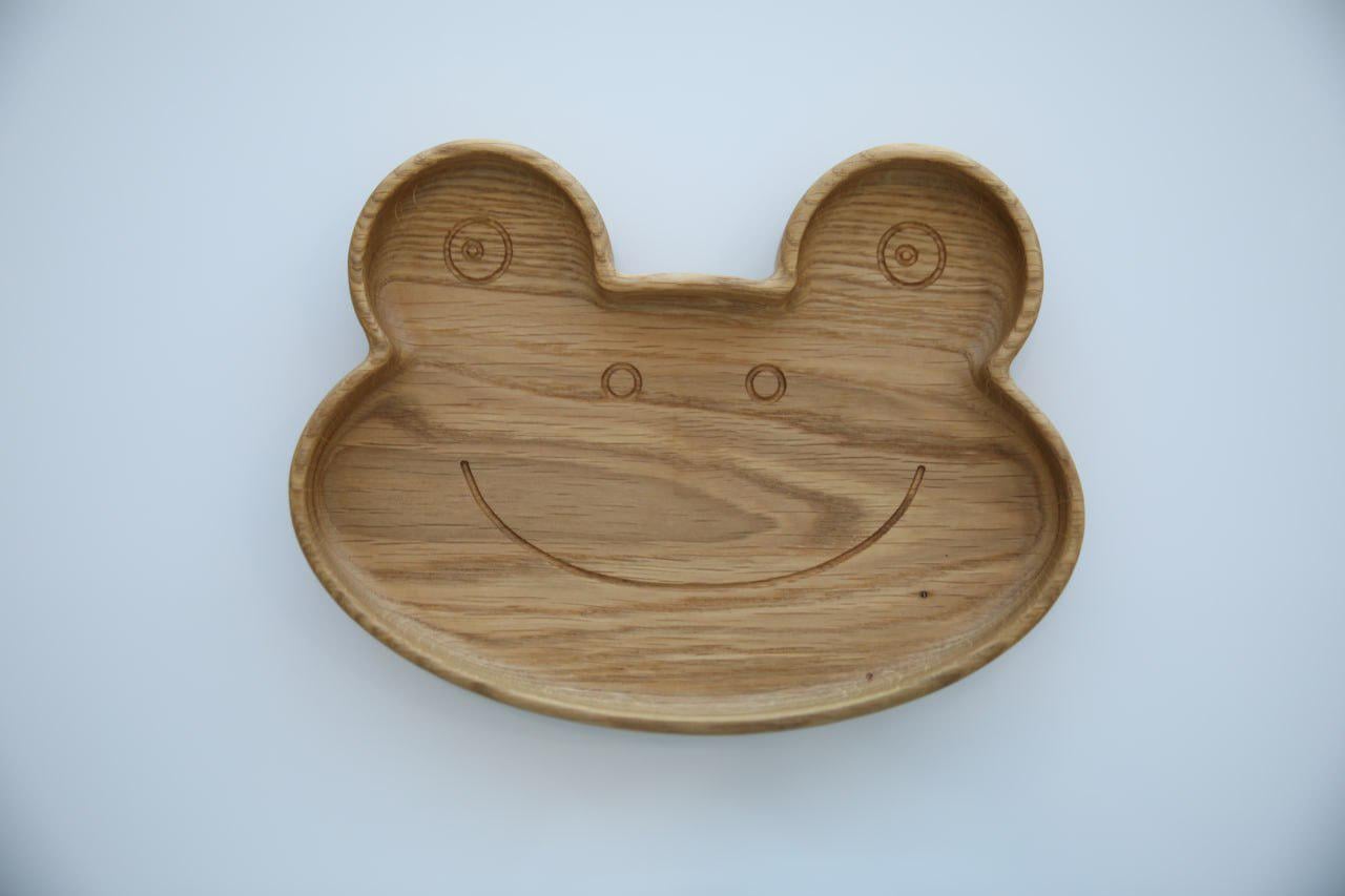 Тарелка детская деревянная Лягушонок из дуба 20х15х2,5 см (WDB-5.2)