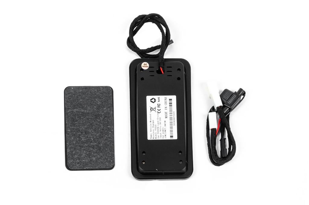 Комплект зарядки телефону бездротовий GBT 2007-2015 для Toyota Land Cruiser 200 2007-2021 рр. алюміній/пластик (126544)