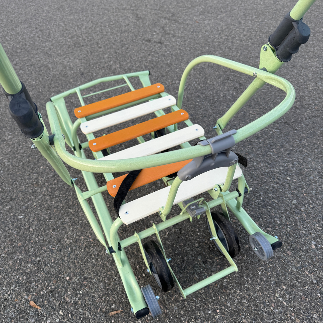 Санки-трансформер детские с колесами Мрія LUX 2026 Спелое яблоко/Белый/Коричнивый2 - фото 4 Санки-трансформер детские с колесами Мрія LUX 2026 Спелое яблоко/Белый/Коричнивый2 - фото 4