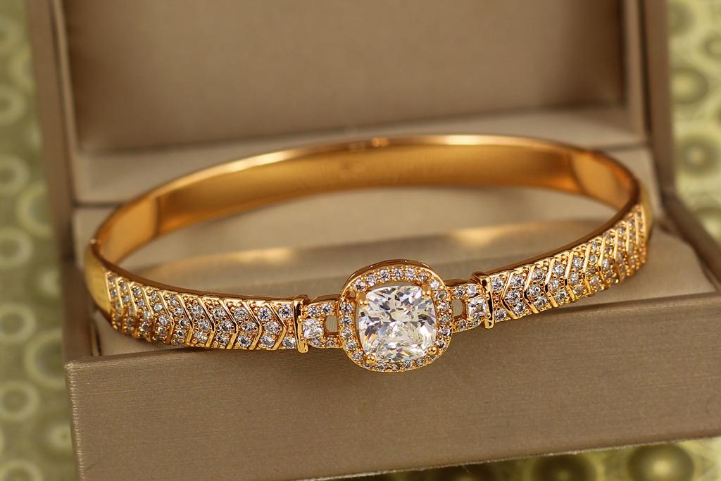 Браслет бенгл Xuping Jewelry Сияние императрицы 60 мм на руку 17-19 см Золотистый (30705918)