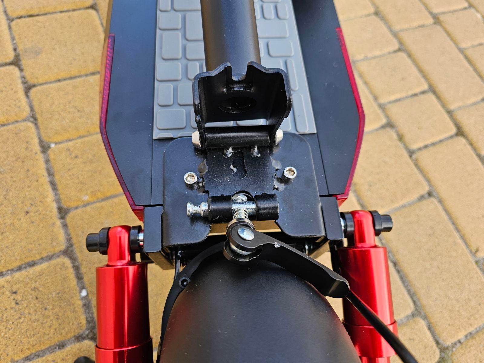 Электросамокат с сиденьем KugooKirin M4 PRO 1000 W/18 Ah 2025 +3 фары - фото 16 Электросамокат с сиденьем KugooKirin M4 PRO 1000 W/18 Ah 2025 +3 фары - фото 16