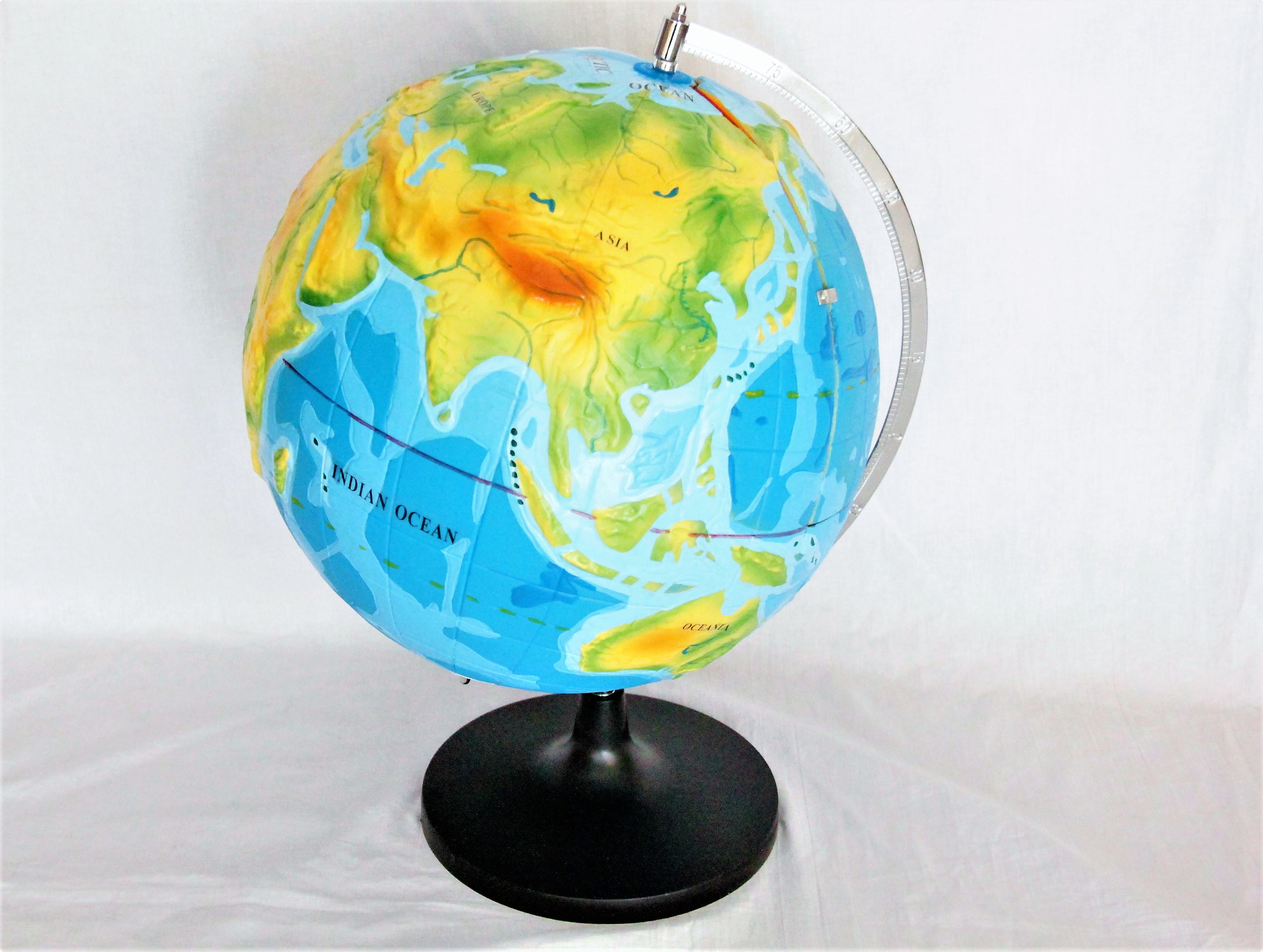 Планета в ваших руках: рельефный глобус - точная модель Земли