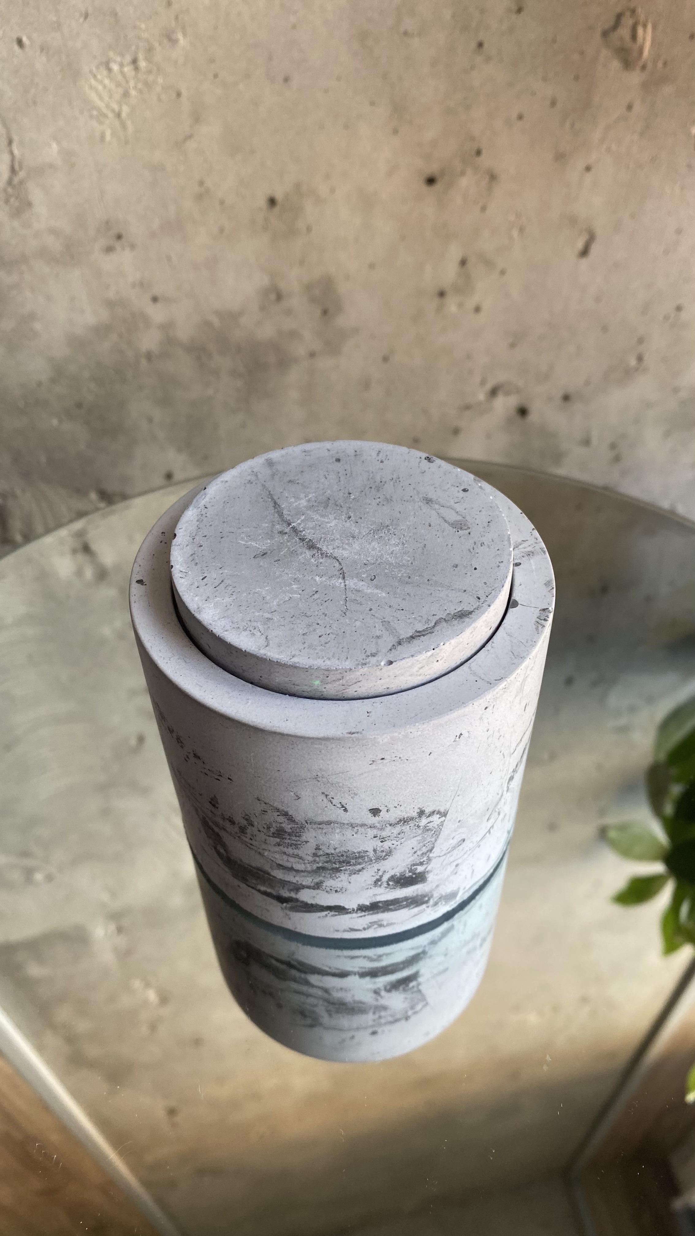 Бетонна ємність для свічок з кришкою 8х6,5 см Білий/Сірий (11779768)