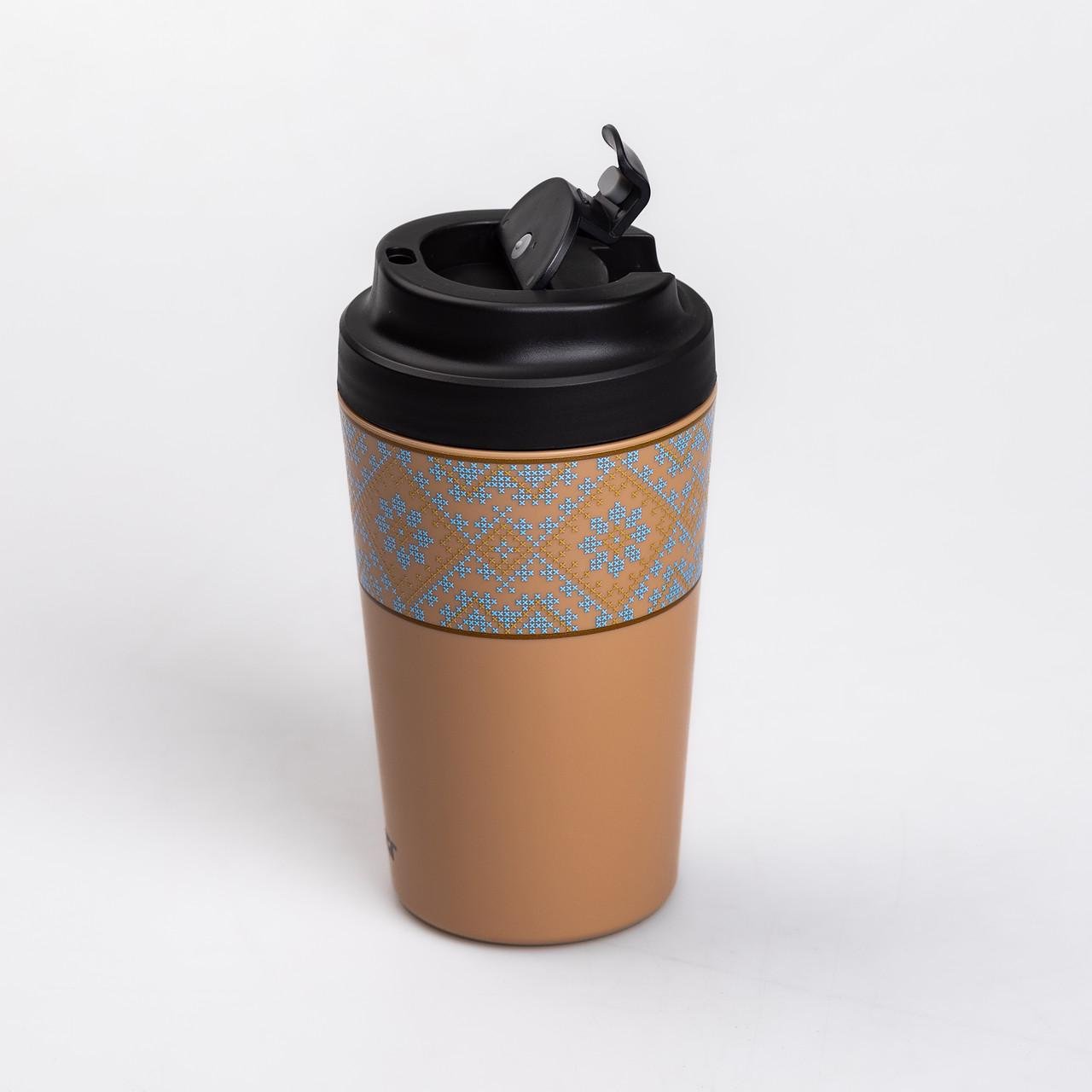 Термокружка Вишиванка з кришкою на защіпці 380 мл Коричневий (HP-14-50O) - фото 3 Термокружка Вишиванка з кришкою на защіпці 380 мл Коричневий (HP-14-50O) - фото 3