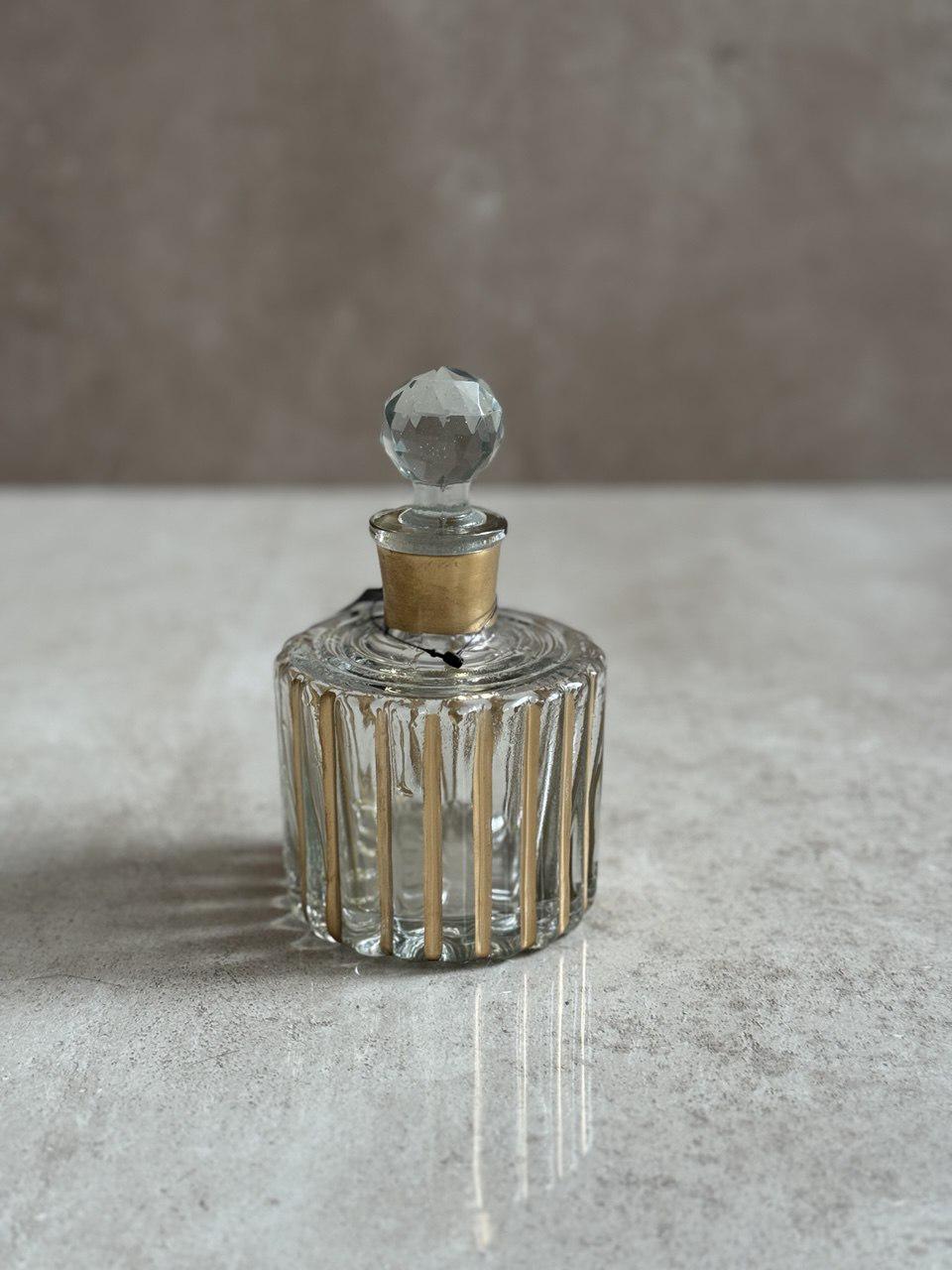 Графін із кришкою для J-LINE скляний 0,5 л Прозорий/Золотий Графін із кришкою для J-LINE скляний 0,5 л Прозорий/Золотий