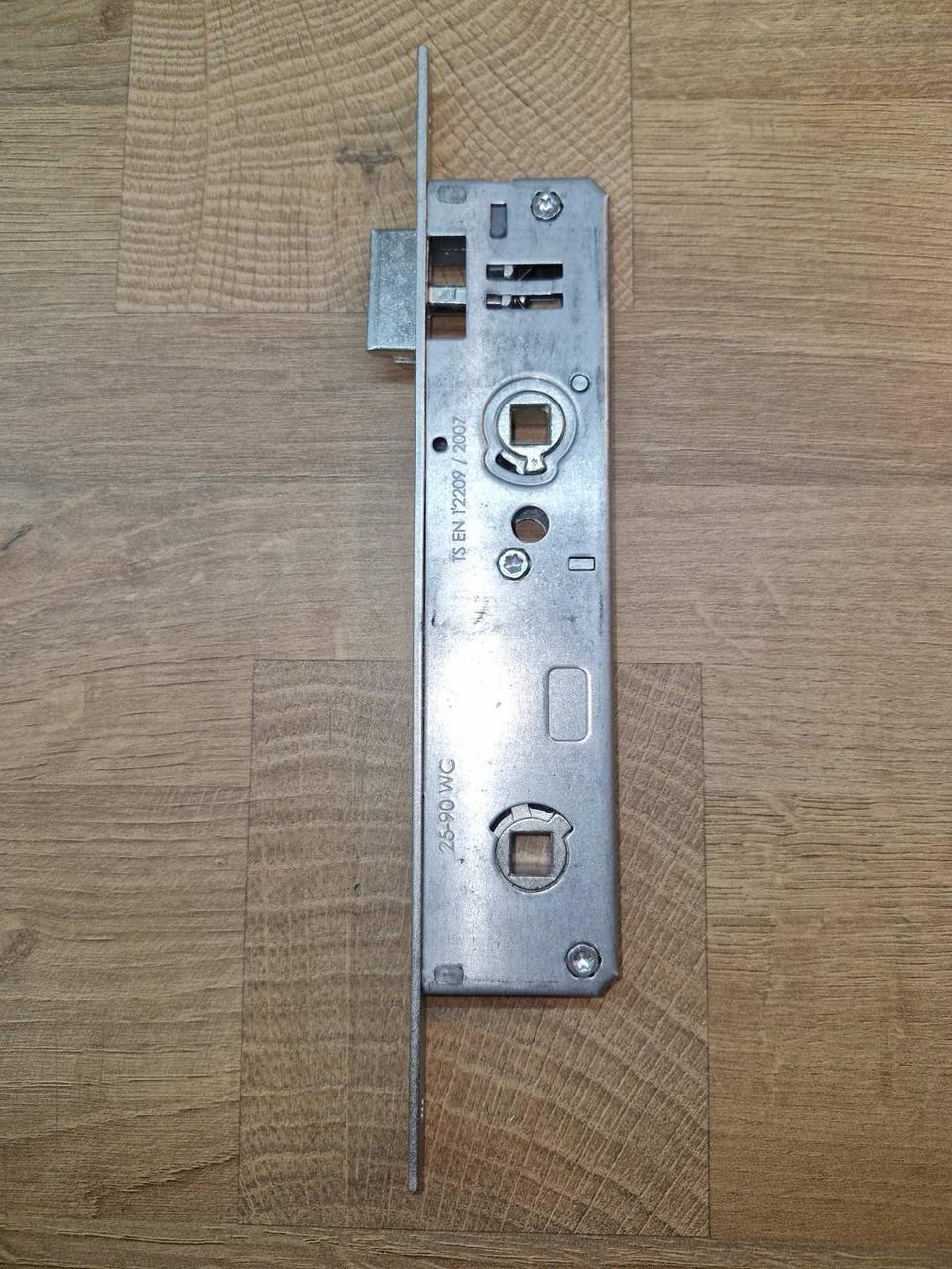 Замок сантехнічний для металопластикових дверей VORNE WC із засувкою та ригелем D25/90 - фото 5 Замок сантехнічний для металопластикових дверей VORNE WC із засувкою та ригелем D25/90 - фото 5