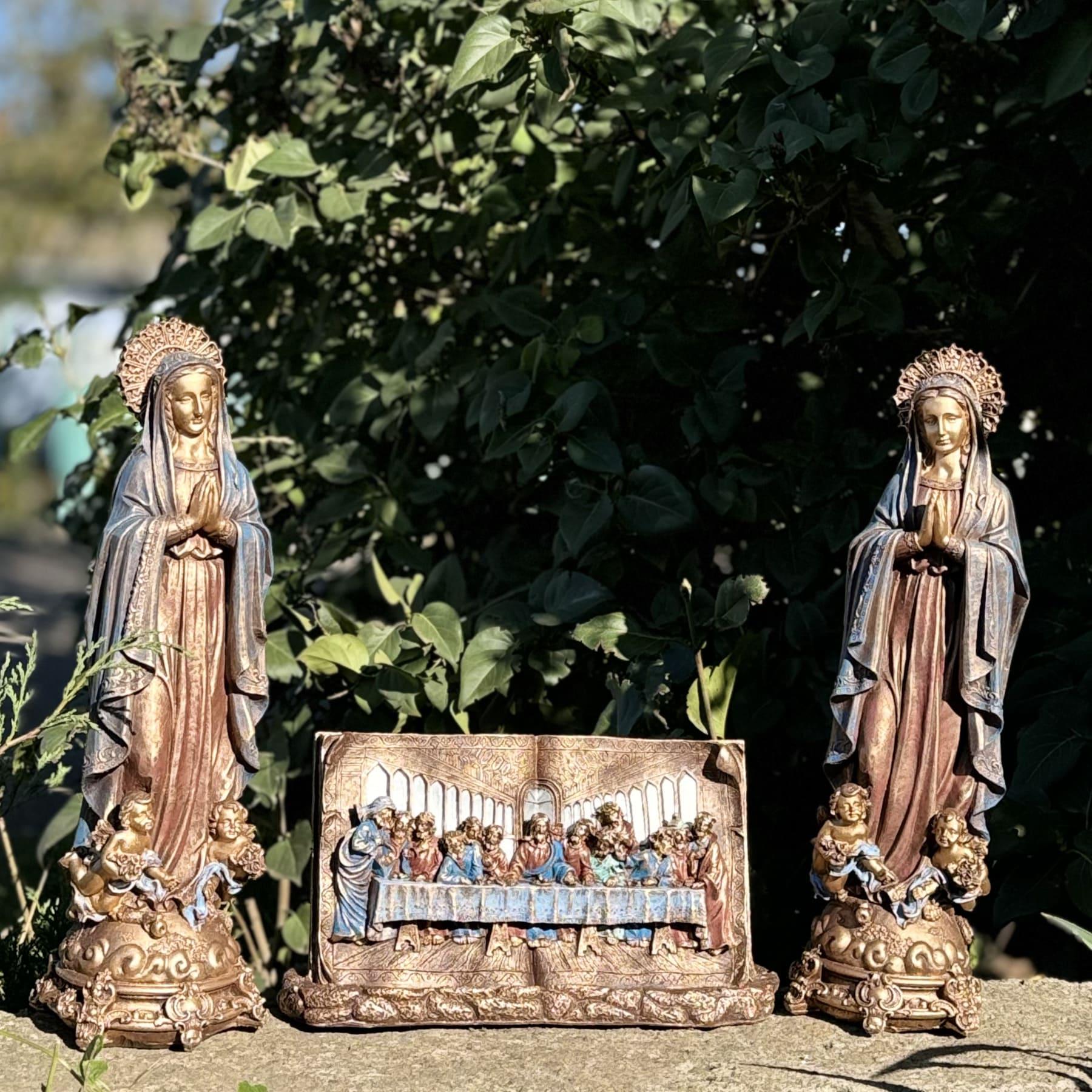 Набор статуэток Дева Мария с ангелами у ног 2 шт. и Тайный ужин в открытой книге (4097)