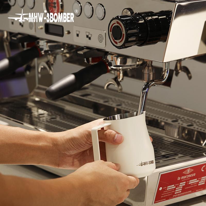 Питчер с ручкой для молока MHW-3BOMBER Turbo 450 мл Off White (P6006W) - фото 5