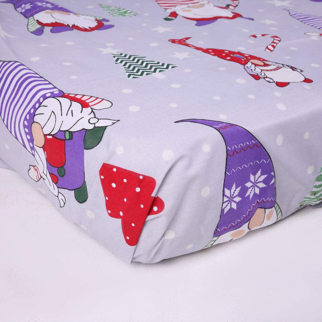 Простынь на резинке Новогодние гномы бязь 60х120х10 см (44445419)