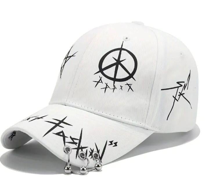 Кепка с пирсингом и кольцами регулируемый размер Белый (26409059)