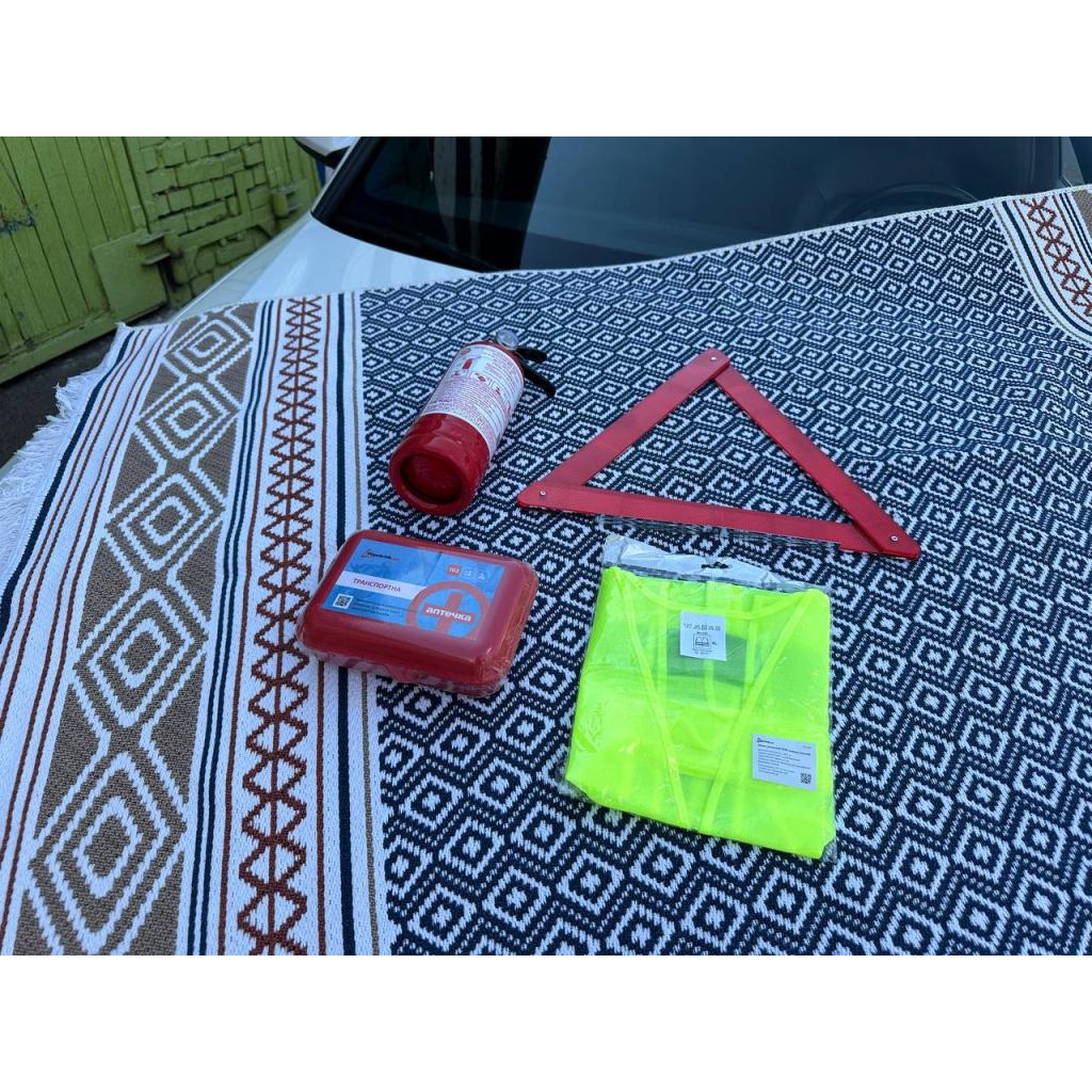 Набор техпомощи Poputchik с огнетушителем ВП-1 экономичный ВП-1/знак/аптечка/жилет (33-016-IS) - фото 2 Набор техпомощи Poputchik с огнетушителем ВП-1 экономичный ВП-1/знак/аптечка/жилет (33-016-IS) - фото 2