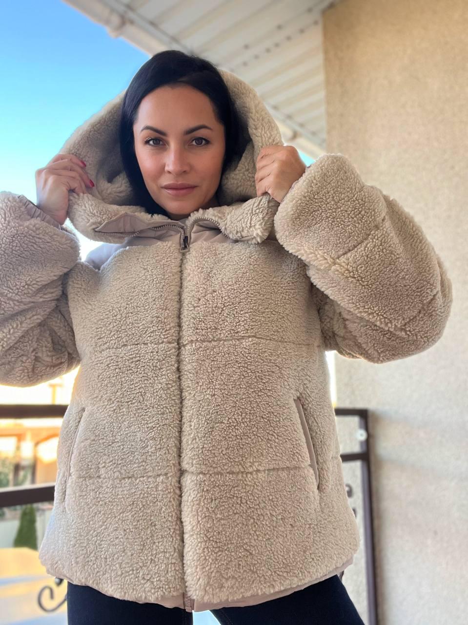 Куртка женская Lady Yep 9055 тедди комбинированная искусственный мех оверсайз с капюшоном р. 44-48 Бежевый (3054) - фото 7