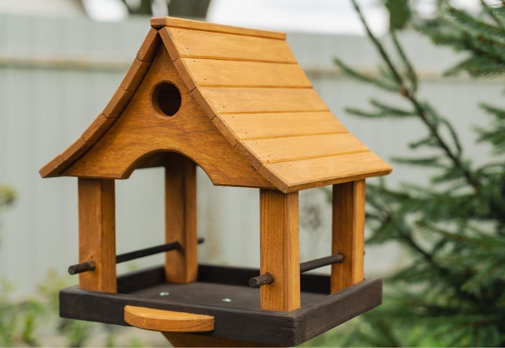 Кормушка для птиц и белок Сакура Коричневый из дерева 28×27×32 см на ножке 135 см - фото 2 Кормушка для птиц и белок Сакура Коричневый из дерева 28×27×32 см на ножке 135 см - фото 2