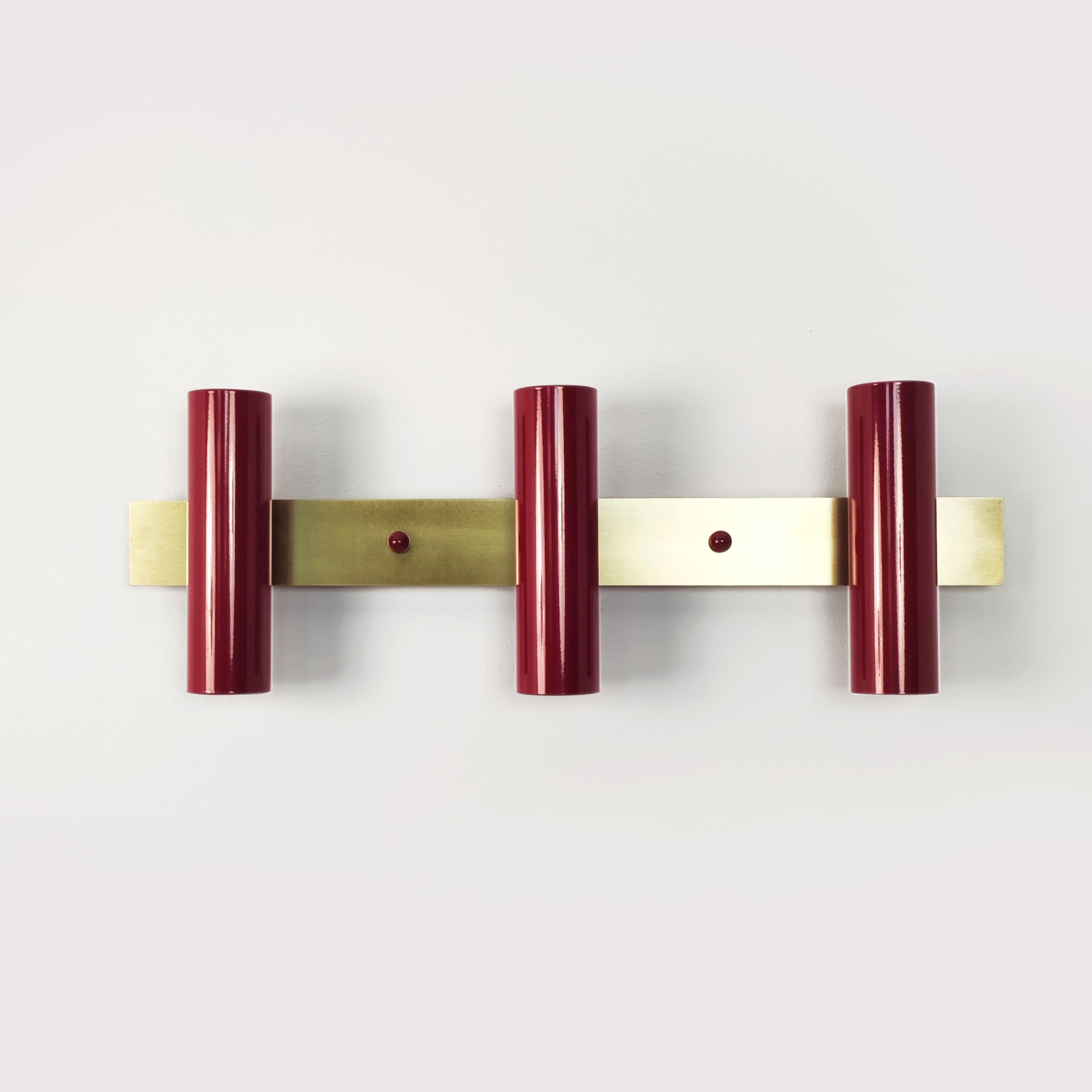 Настенный светильник с деталями Gaff Design из латуни для ванной Бургунди (BRASS12)