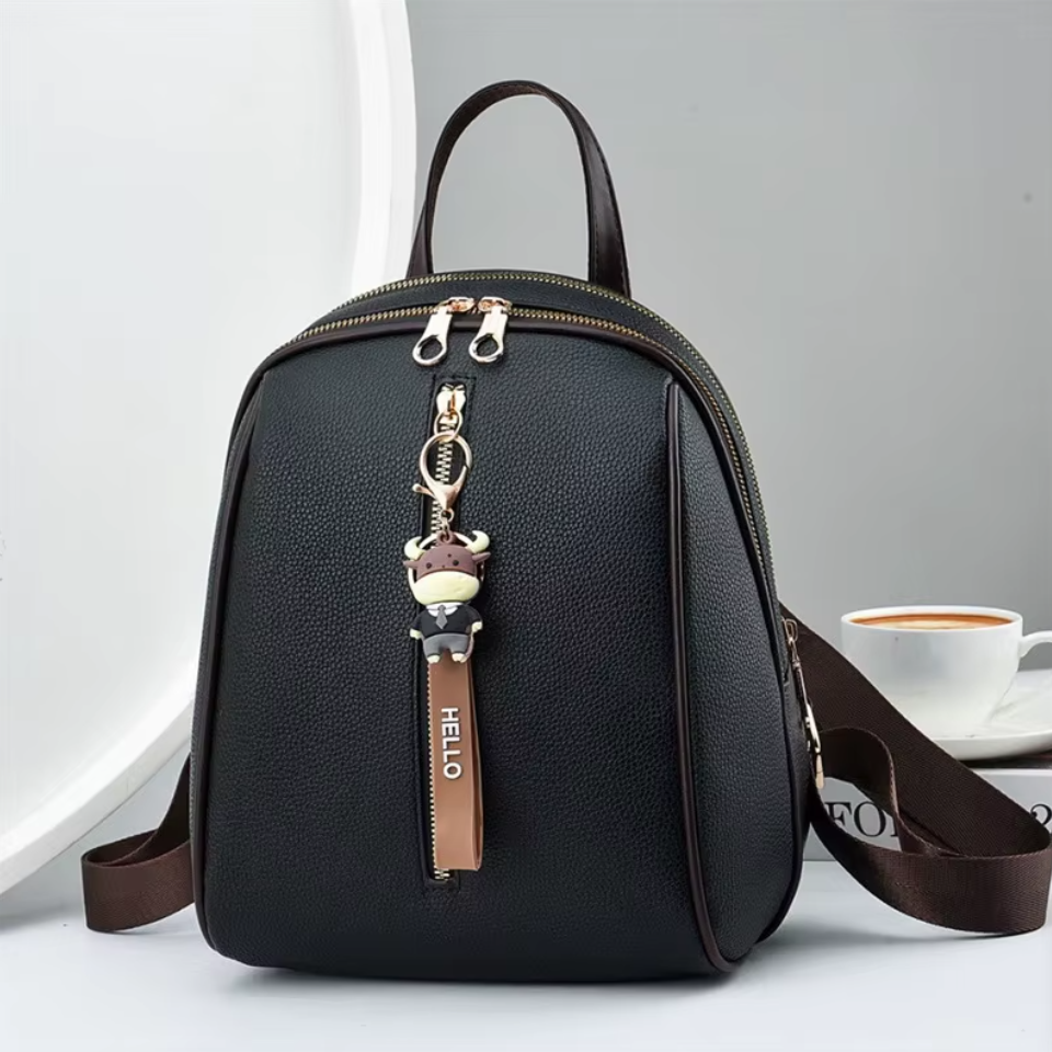 Городской рюкзак женский компактный кожаный с брелоком Черный (РА412) Городской рюкзак женский компактный кожаный с брелоком Черный (РА412)