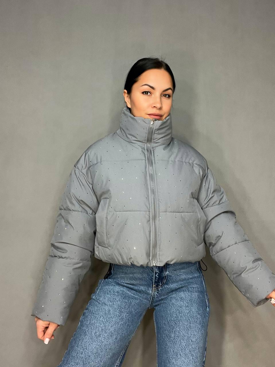 Куртка жіноча Haiziyuan 7165 укорочена пуффер з розсипом камінців демісезонна без капюшона оверсайз L Сірий (3310) - фото 4