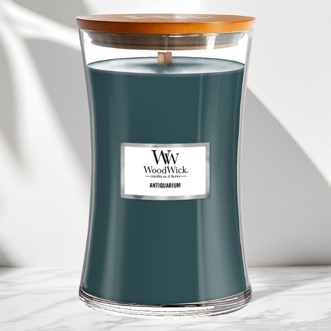 Свеча ароматическая Woodwick Large Antiquarium с ароматом белого кардамона и табачных листьев 609 г (5038581162461)
