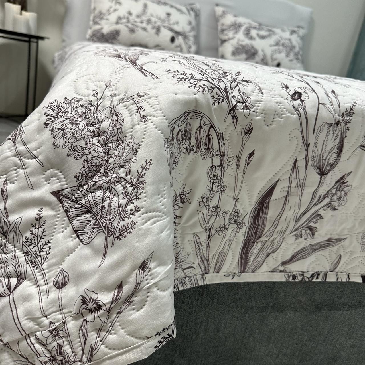 Набор покрывало стеганое с цветочным принтом 200x230 см/2 наволочки 50x70 см Молочный (28710437) - фото 5 Набор покрывало стеганое с цветочным принтом 200x230 см/2 наволочки 50x70 см Молочный (28710437) - фото 5