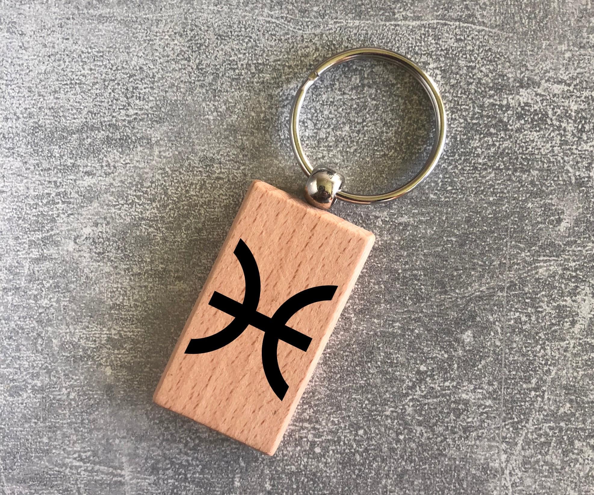 Брелок деревянный с символом зодиака "Рыбы" (15010104024)