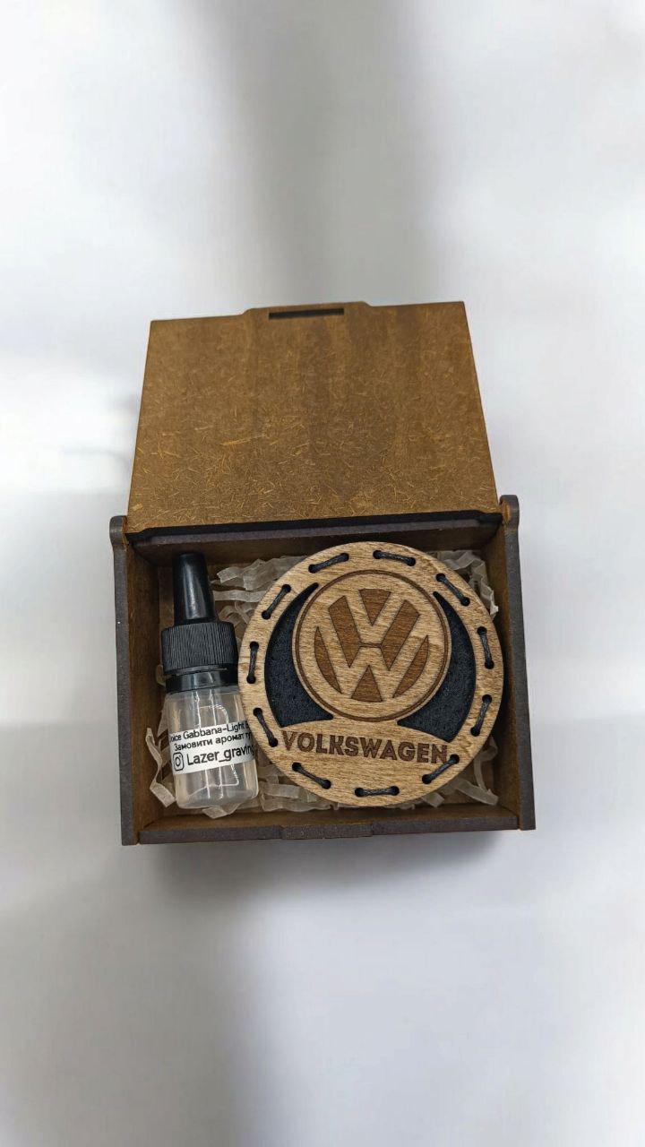 Ароматизатор в дифлектор для авто Volkswagen из дерева и войлока и аромапарфюм 5 мл (72) - фото 5 Ароматизатор в дифлектор для авто Volkswagen из дерева и войлока и аромапарфюм 5 мл (72) - фото 5
