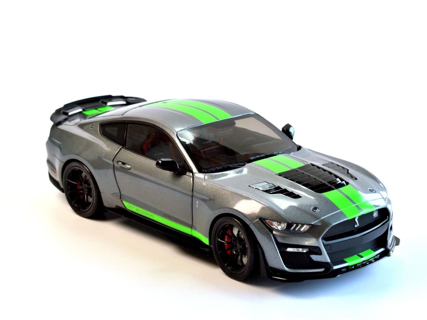 Модель автомобиля Solido Ford Mustang Shelby GT500 1:18 Серый (46)