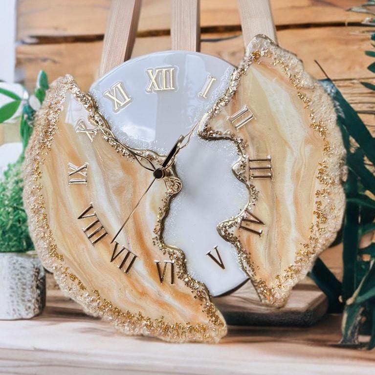 Часы объемные настенные из эпоксидной смолы Лепестки 60 см