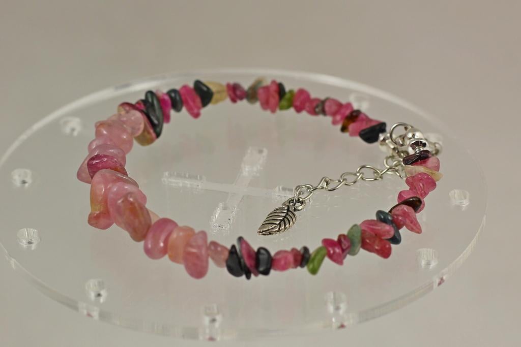 Браслет No name жесткий из турмалина 20 см Серебристый (30875945)